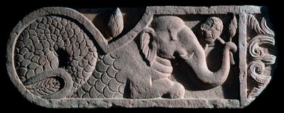 Éléphant à queue de poisson (sculpture en pierre) - Indian School