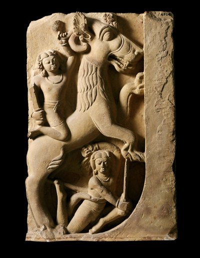 Art indien : Griffon avec deux guerriers. Dynastie Gupta (320-600 après J.-C.) De Saranath. - Indian School