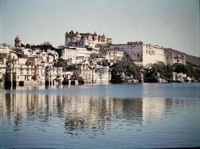 Vue du City Palace sur le lac Pichola - Indian School