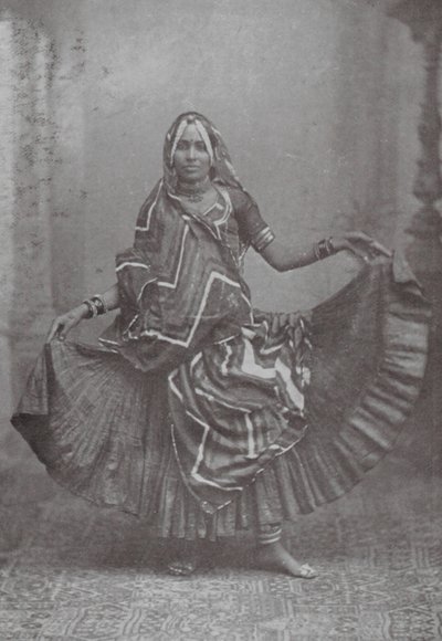 Bombay / Mumbai : Danse de la jupe indienne (photo n/b) - Indian photographer