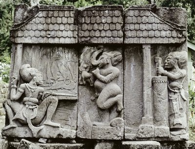 Scène de forgeron (pierre volcanique) - Indonesian School