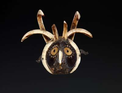 Masque buccal probablement représentant la tête d