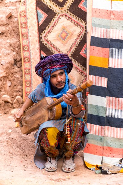 Un musicien local dans le ksar d