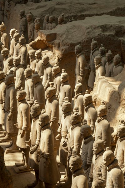 Au musée des guerriers en terre cuite, scènes des divers guerriers dans la zone de la fosse 1., 2009 (photo) - Ira Block
