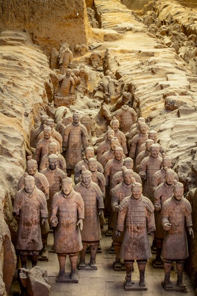 Au musée des guerriers en terre cuite, scènes des divers guerriers dans la zone de la fosse 1., 2009 (photo) - Ira Block