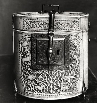 Boîte cylindrique sculptée avec des animaux, mauresque - Islamic School