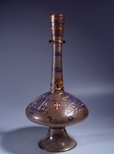 Art islamique : bouteille à long col en verre émaillé du Vice-Roi Tuquztemur. Vers 1345. D