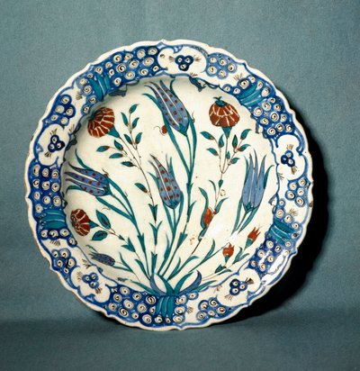 Art islamique : assiette en céramique décorée d