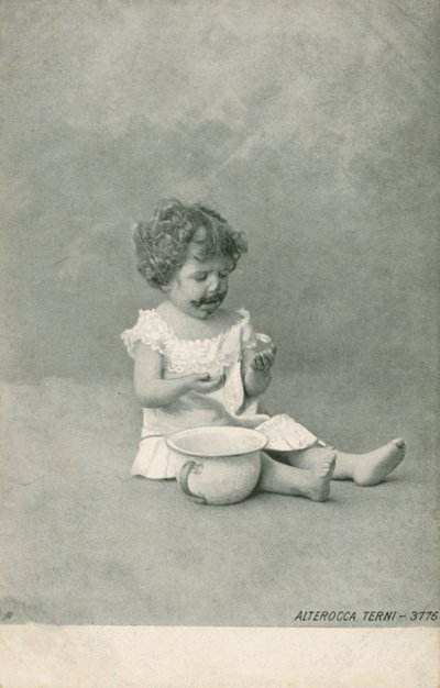 Bébé jouant avec des bulles (photo n/b) - Italian Photographer