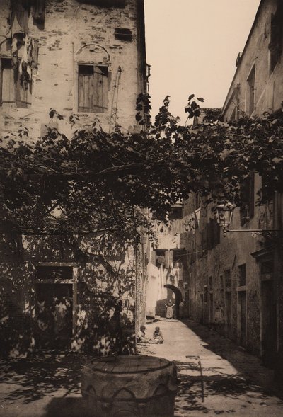 Corte Dolfin à Castello, 1892 - Italian Photographer