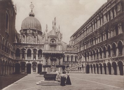 Cortile Palazzo Ducale - Italian Photographer