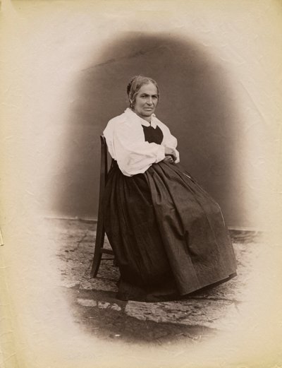 Vieille femme assise sur une chaise, Parre, Lombardie, Italie - Italian Photographer