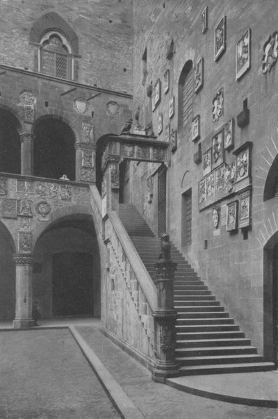 Florence, Cortile et Scala du Palazzo del Podesta (photo n/b) - Italian Photographer