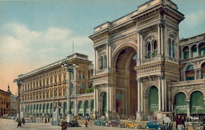 Milano / Milan : Piazza del Duomo, Galleria Entrance (photo couleur) - Italian Photographer