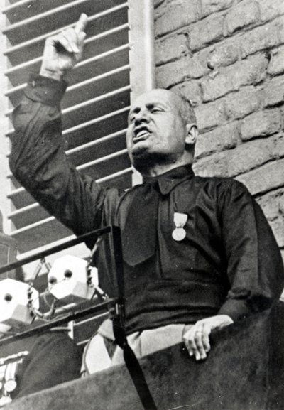 Mussolini en chemise noire - Italian Photographer
