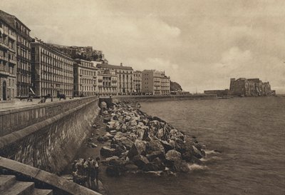 Naples : Via Caracciolo et Castello Dell