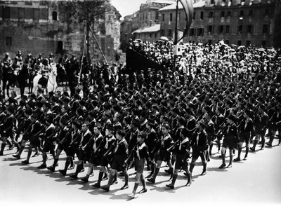 Rome. Parade de Balilla à la Via dell