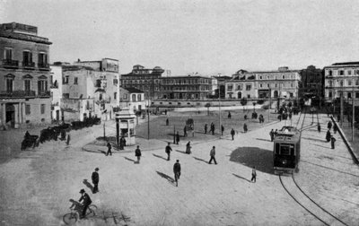 Taranto, Piazza Castello, Entrée du Ponte girevole (photo n/b) - Italian Photographer