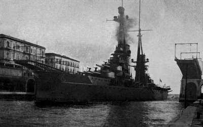 Taranto, R Nave Duilio à travers le canal navigable - Italian Photographer