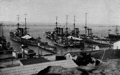 Taranto, Regie Navi Roma, Napoli, San Giorgio ancrées dans le Petit Mer (photo n/b) - Italian Photographer