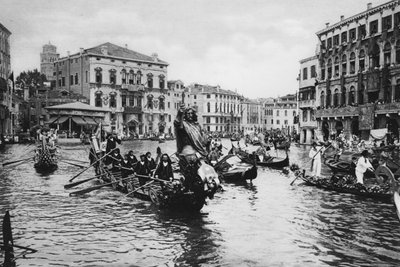 Venise, Grand Canal en fête (photo n/b) - Italian Photographer
