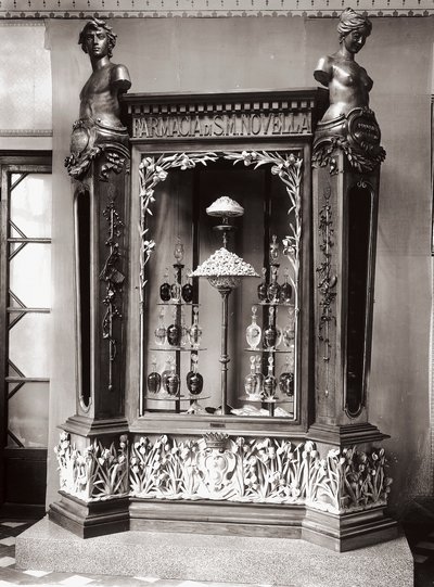 Vitrine, Officina Profumo, Farmaceutica di Santa Maria Novella, Florence, Italie - Italian Photographer