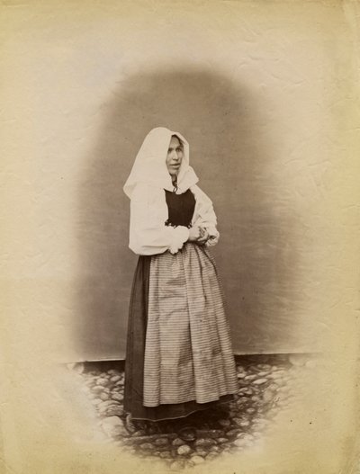 Jeune femme en robe de mariée, Parre, Lombardie, Italie, photographie de Premiata Fotografia Taramelli - Italian Photographer