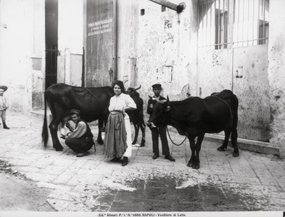 Une vendeuse de lait, de La vie à Naples - Italian Photographer Italian Photographer