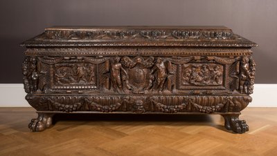 Cassone (noyer sculpté) - Italian School