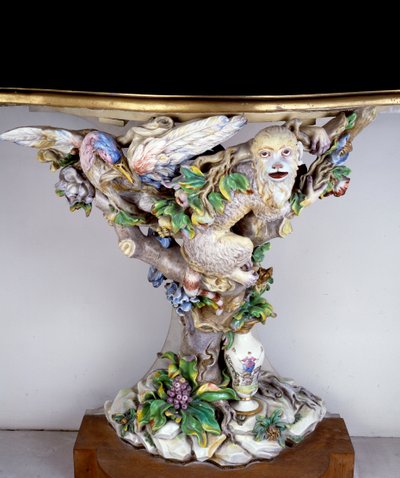 Console en porcelaine tendre de la manufacture de Capodimonte. XVIIIe siècle Sèvres. Manufacture de Porcelaine - Italian School