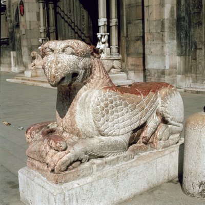 Griffon couché sur un socle, milieu du 13ème siècle - Italian School