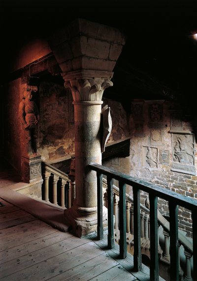 Vue intérieure du château des Comtes Guidi ou Palazzo pretorio - Italian School