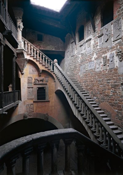 Vue intérieure du château des comtes Guidi ou Palazzo pretorio - Italian School