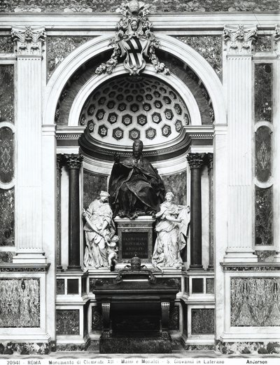 Monument au Pape Clément XII (1652-1740) avec urne et colonnes en porphyre du Panthéon, entre Tempérance (G.) et Prudence (D.) dans la chapelle Corsini - Italian School