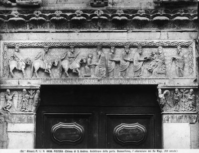 Architrave du portail représentant 