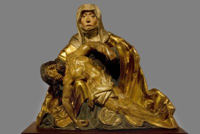 Vierge de miséricorde au Christ mort vers 1510-1520, région du Tyrol du Sud, sculpture de prédelle en bois peint et doré, conservée au Musée Bonnat de Bayonne. Photographie de Selva, 2008. - Italian School