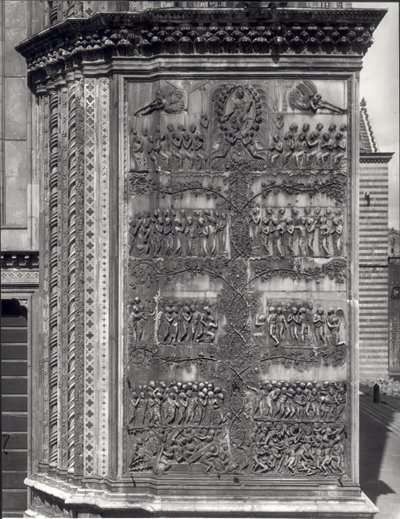 Scènes du Nouveau Testament, panneau en relief de la façade - Italian School Italian School