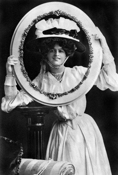 Marie Studholme 1875-1930, actrice anglaise, 1904 - J. Beagles and Co.