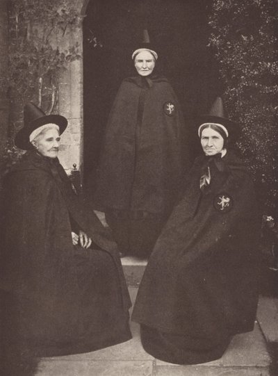 Les femmes de charité à Castle Acre dans leur costume intéressant - J. Benjamin Stone