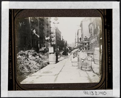 Nettoyage de la rue Tammany avant le jour de Warings, devant 9 Varick Place, vers 1890 - Jacob August Riis