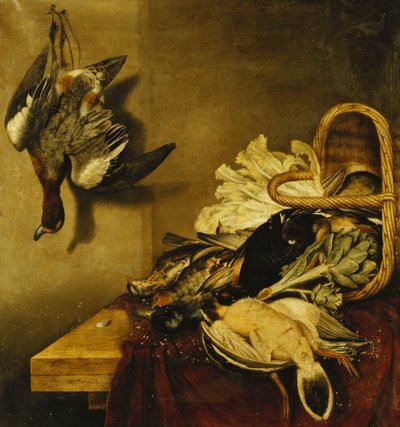 Un panier renversé de volaille, un lièvre, un artichaut et de la laitue sur un rebord drapé d