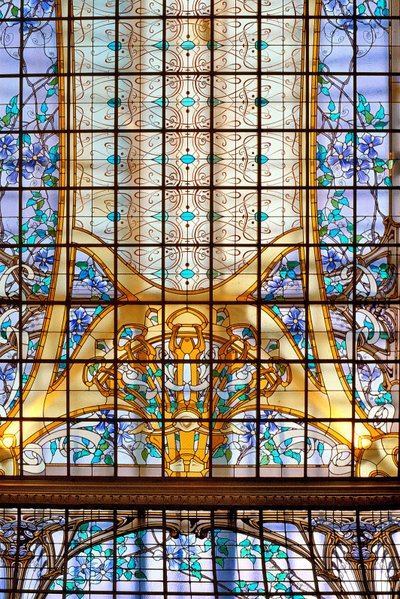 Nancy (département 54), Art Nouveau, « La verrière aux Clématites » (1901), vitrail de Jacques Gruber (1870-1936), au Crédit Lyonnais, rue St Georges - Jacques Gruber