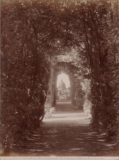 Saint-Pierre à travers le trou de serrure - James Anderson