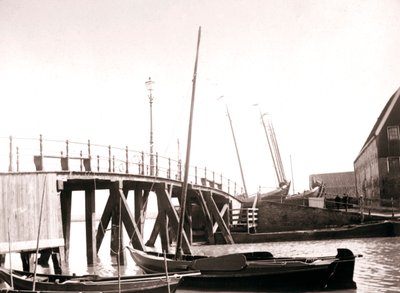 Bateaux sur le canal, île de Marken, Pays-Bas, 1898 - James Batkin