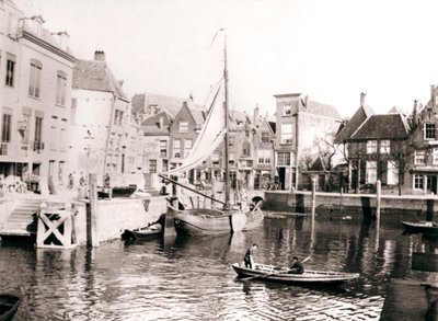 Cour du canal, Dordrecht, Pays-Bas, 1898 - James Batkin