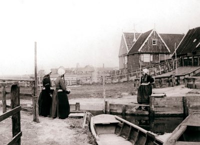 Femmes en tenue traditionnelle, île de Marken, Pays-Bas, 1898 - James Batkin