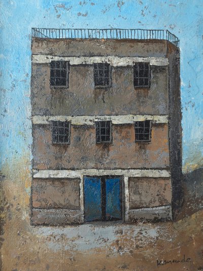 Bâtiment rustique avec une porte bleue - James Kamande
