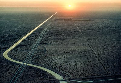 Vue aérienne du canal All-American au coucher du soleil. Le canal - James L Stanfield