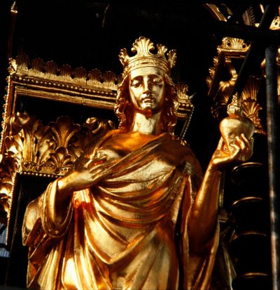 Charité, une des quatre vertus chrétiennes de la tour du mémorial d