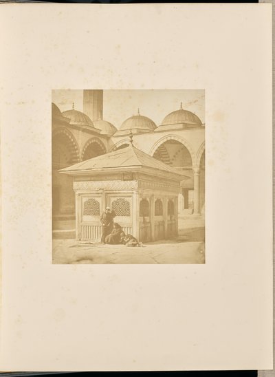 [Fontaine dans la cour de la mosquée Sülemaniye]. - James Robertson